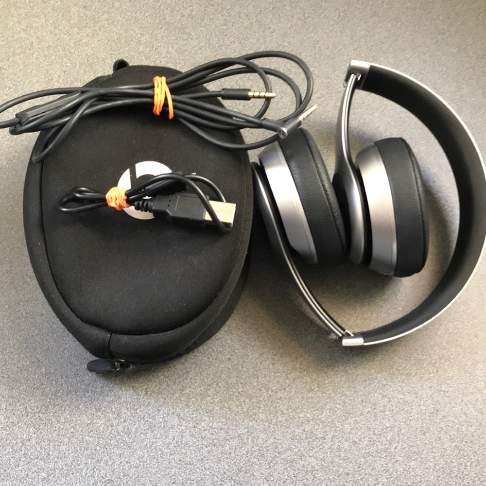 Silver Beats Solo 2 Wireless